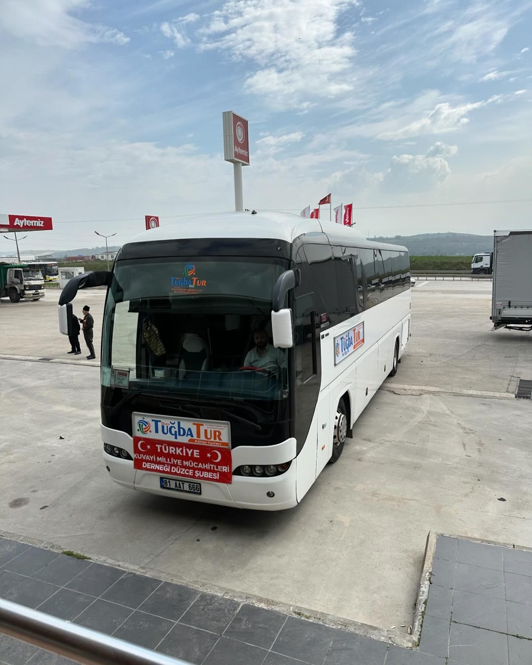 Yeşil Düzce Turizm / Tuğba Tur otobüsü