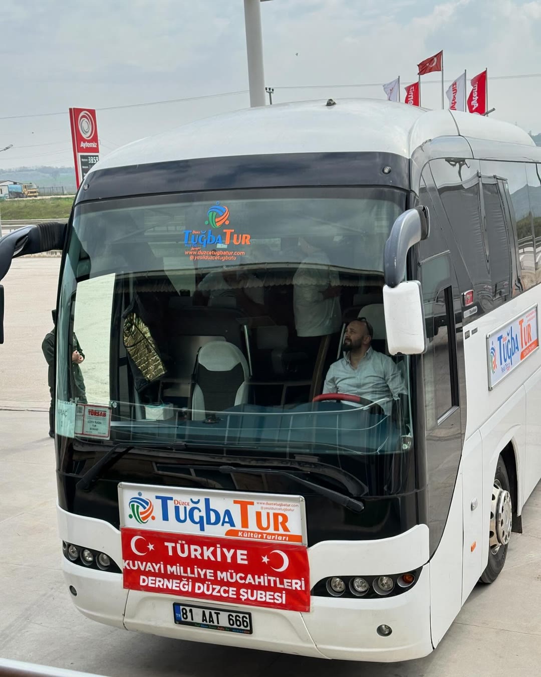 Yeşil Düzce Turizm / Tuğba Tur otobüsü